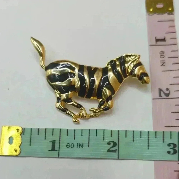Elegant Gold and Black Zebra Brooch - Picture 3 of 6